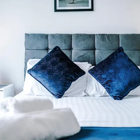 Apartment 2 Bedroom Penthouse With Balcony By Host A Manchester