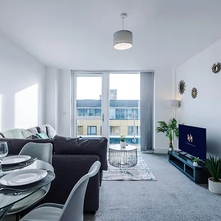2 Bedroom Penthouse With Balcony By Host A Μάντσεστερ