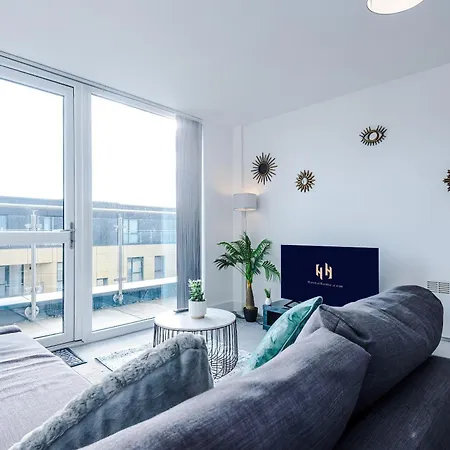 2 Bedroom Penthouse With Balcony By Host A Διαμέρισμα *