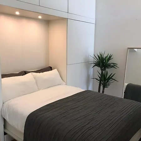 Quays Icon By The Water Apartment