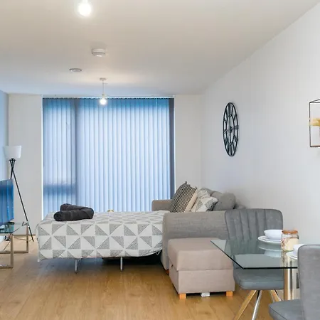 Elegant 1-bed By Victoria Stn & Ao Arena-sleeps 4 דירה *