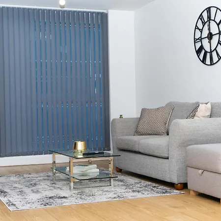 Apartment Elegant 1-bed By Victoria Stn & Ao Arena-sleeps 4 *