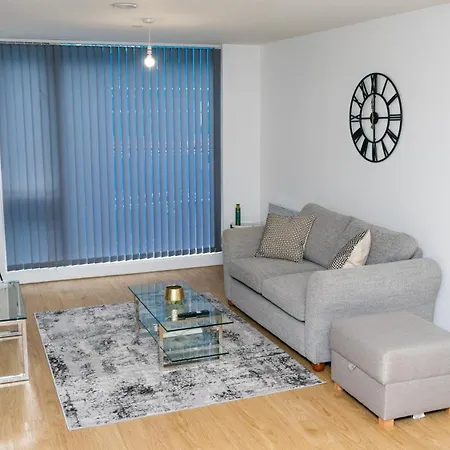 Elegant 1-bed By Victoria Stn & Ao Arena-sleeps 4 Apartment *