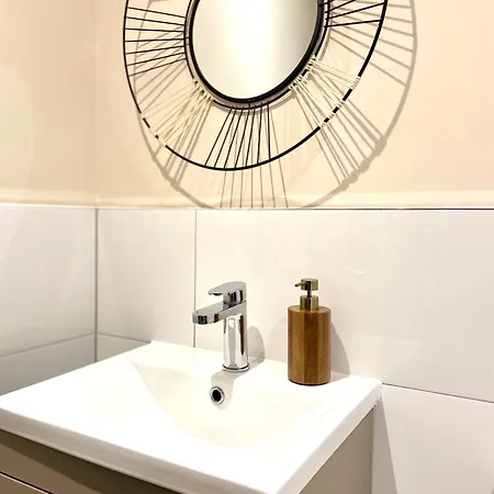 Apartament Safari 2 Bedroom Condo With Free Secure Parking *