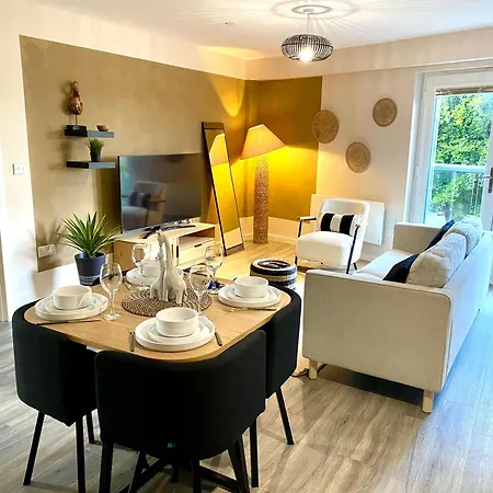 Safari 2 Bedroom Condo With Free Secure Parking Манчестер