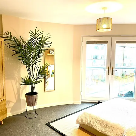 Safari 2 Bedroom Condo With Free Secure Parking *