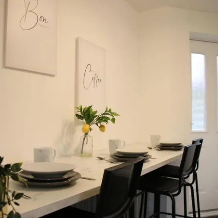 Group Sleeps 7 Contractors And Family