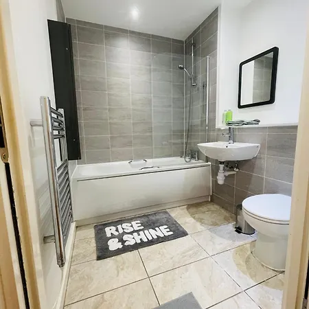 Flat Close To Etihad Stadium Apartment *