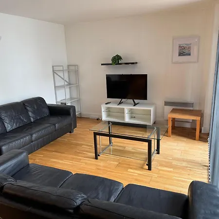 Apartment Centre Flat Available For Bookings Of 2 Weeks Or *