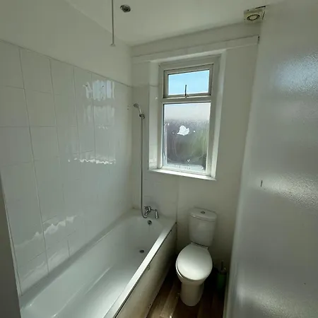Spacious 4Br 4Bath With Free Parking In Manchester Manchester