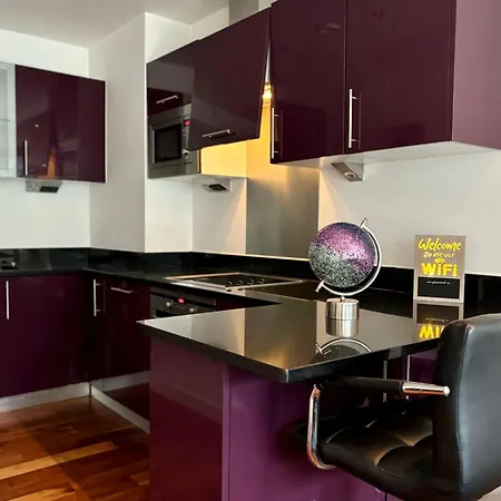 דירה The Lowry River Executive Balcony