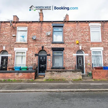 Newly Refurbished 2-Bedroom House In Manchester Ideal For Contractors With Free Parking & Wifi