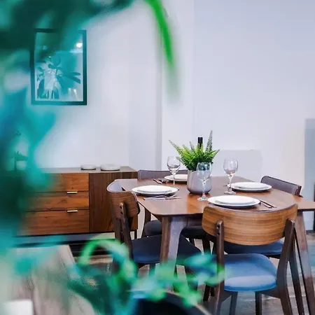 New Trafford Loft - Free Parking * マンチェスター
