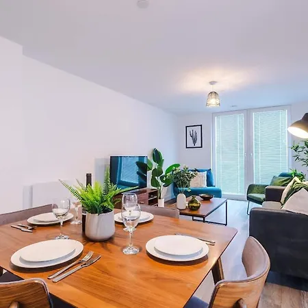 Apartment New Trafford Loft - Free Parking *