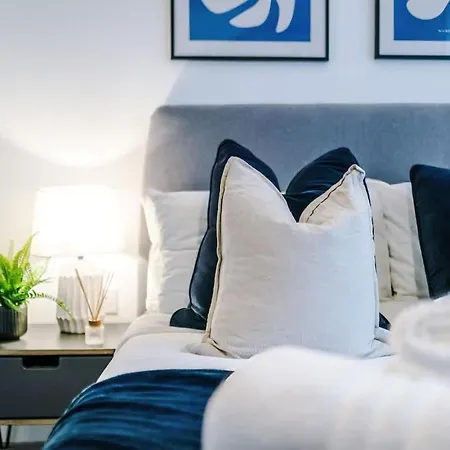Апартаменты New Trafford Loft - Free Parking