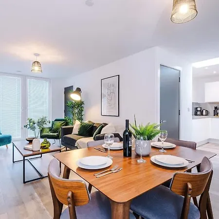 New Trafford Loft - Free Parking Apartment *