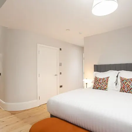 Unique Centre Luxury Three Bed Feriehus