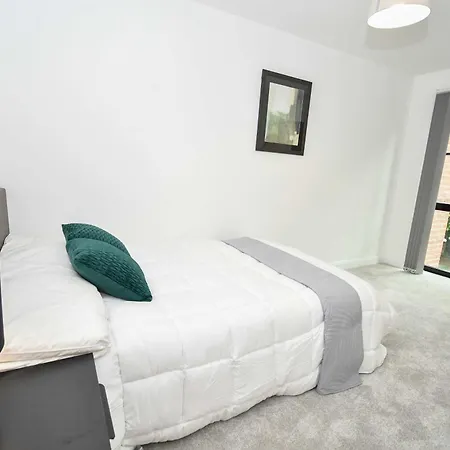 Beautiful 3 Bed Near Etihad דירה