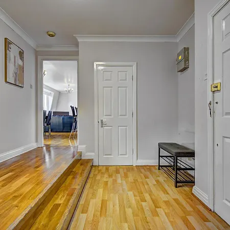 公寓 Spacious Penthouse Pass The Keys *