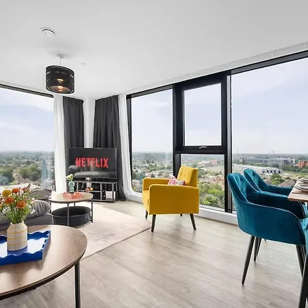 Skyline Old Trafford Flat By Superhost Manchester