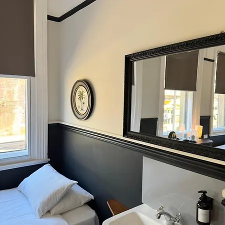 Piccadilly Szálloda *