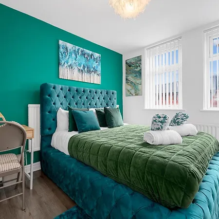 民宿 Prestige Mcr Retreat - Close To Centre-etihad Stadium - Sleeps 11
