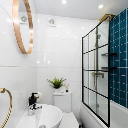 Cozy And Spacious Rest Work And Retreat In * Manchester
