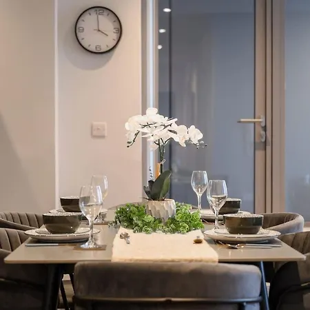 3 Bed Greengate Flat Centre Apartment Manchester