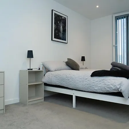 2beds 2baths Trafford Wharf 2nights Minimum Apartment Manchester