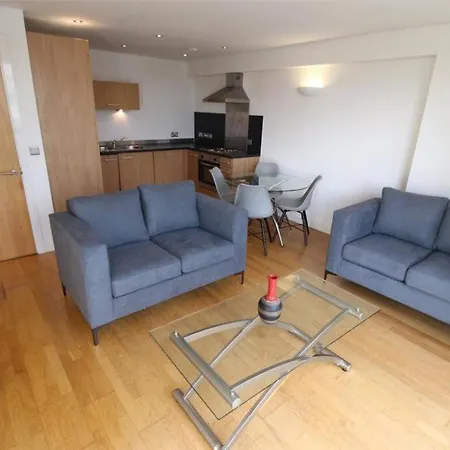 2 Bedroom Centre Dec Apartment *