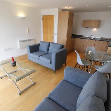 2 Bedroom Centre Dec Apartment *