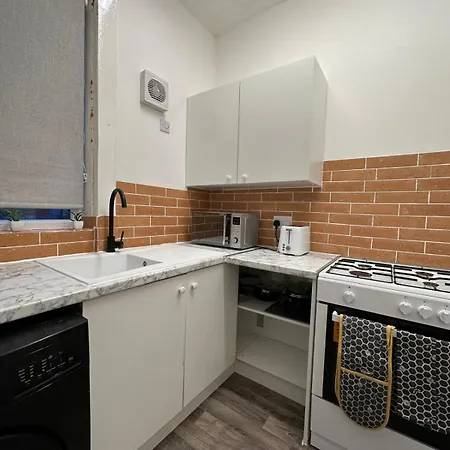 Affordable 2 Bedroom Close To Coop Live And Etihad Stadium *