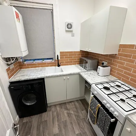 Affordable 2 Bedroom Close To Coop Live And Etihad Stadium *