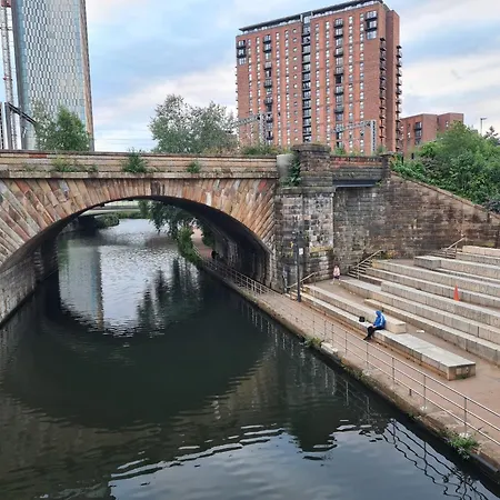 Elegant 2bd & 2ba Centre Luxury With View *