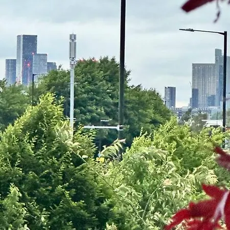 Spacious, Smart Near Centre And Coop Arena Free Parking Manchester