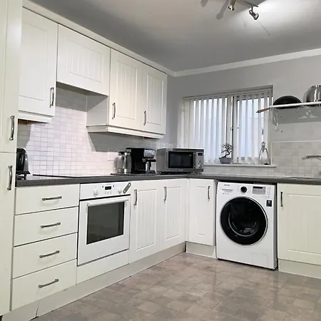 Spacious, Smart Near Centre And Coop Arena Free Parking