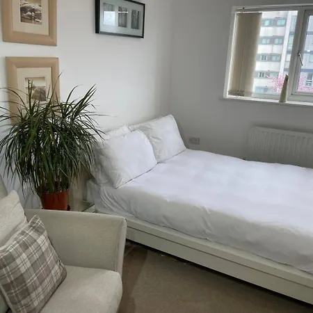 Spacious, Smart Near Centre And Coop Arena Free Parking Appartement *