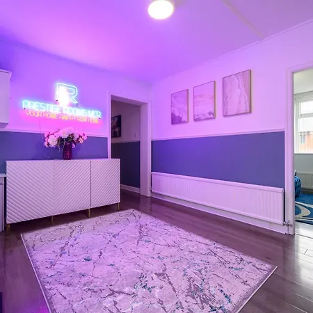 民宿 Prestige Mcr Retreat - Close To Centre-etihad Stadium - Sleeps 11 曼彻斯特