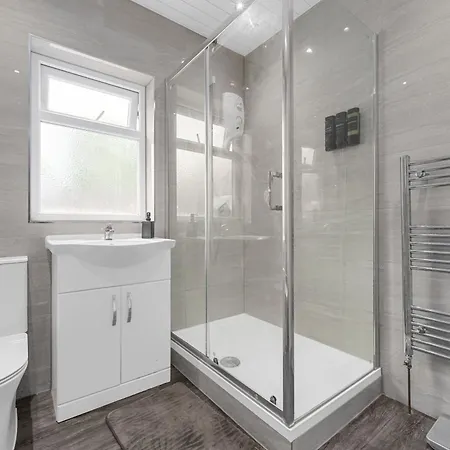 民宿 Prestige Mcr Retreat - Close To Centre-etihad Stadium - Sleeps 11
