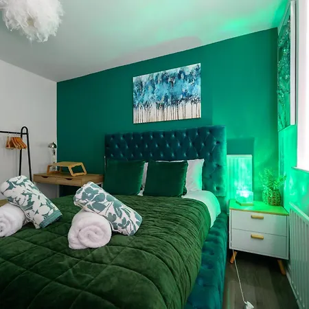民宿 Prestige Mcr Retreat - Close To Centre-etihad Stadium - Sleeps 11 *