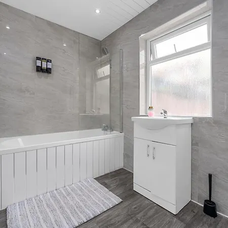 Prestige Mcr Retreat - Close To Centre-etihad Stadium - Sleeps 11