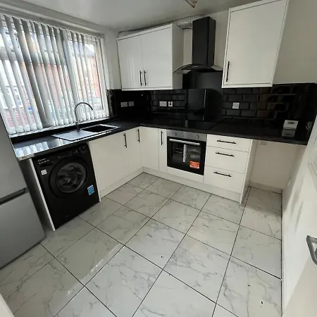 Holiday home 3 Bedroom Luxurious 5mins From Heaton Park