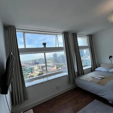 Apartment Centre Parking *
