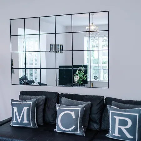 Stunning Riverside 3-bed By 53 Degrees In With Garden & Free Parking!