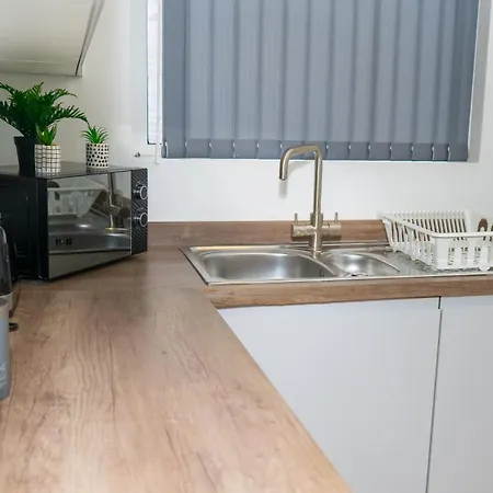 Elegant 1-bed By Victoria Stn & Ao Arena-sleeps 4 * Manchester