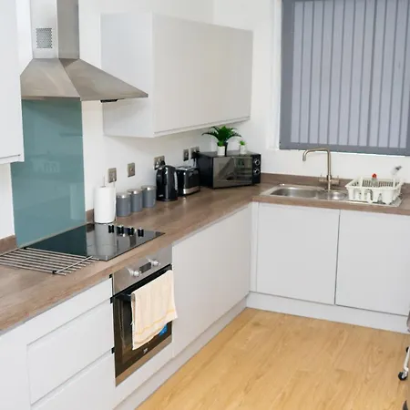 Elegant 1-bed By Victoria Stn & Ao Arena-sleeps 4