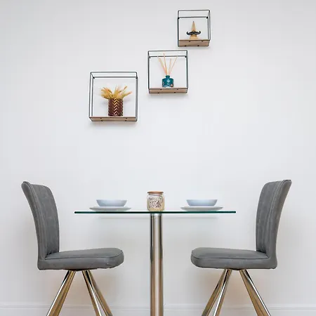 Apartment Elegant 1-bed By Victoria Stn & Ao Arena-sleeps 4