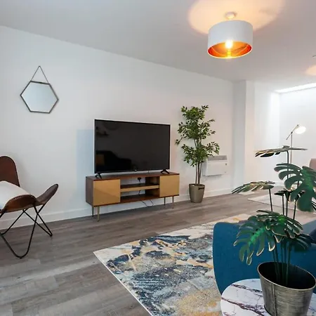 דירה Modern & Spacious 2 Bed By Old Trafford מנצ'סטר