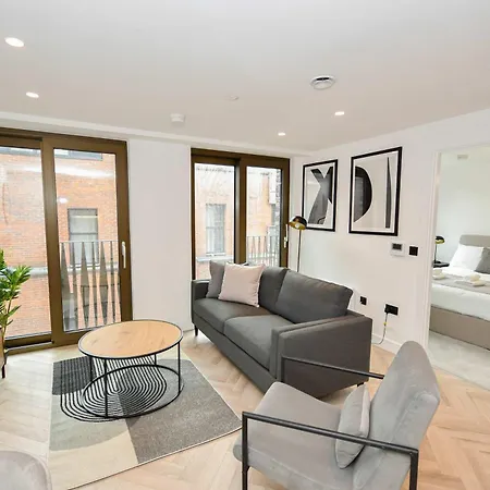 Modern 1 Bed Flat In W Balcony * マンチェスター