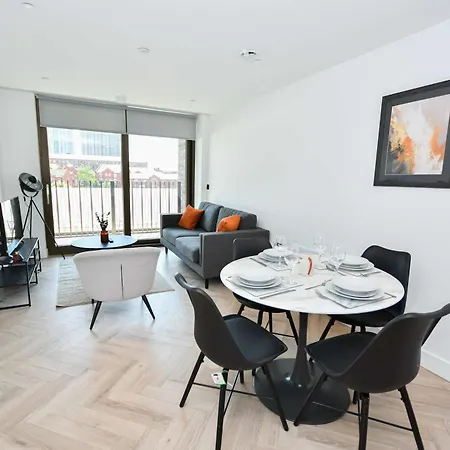 Contemporary 2 Bed *